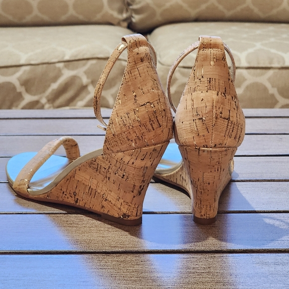 Lilly Pulitzer - Picture 4 of 11